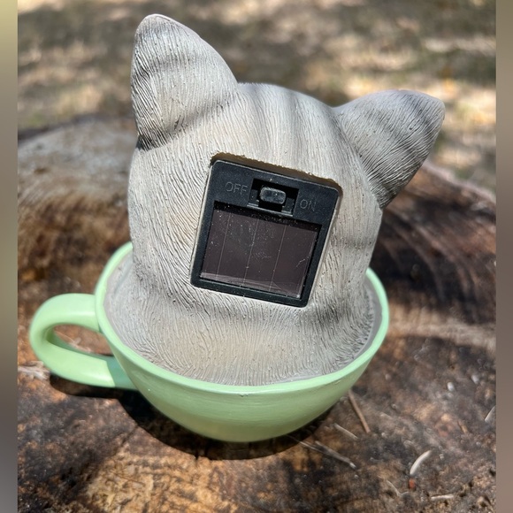 Cat in Cup Solar Garden
Decorations Figurine - Picture 2 of 8